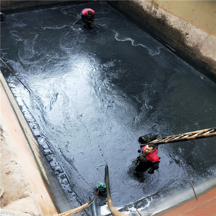 天安乡废水池清理