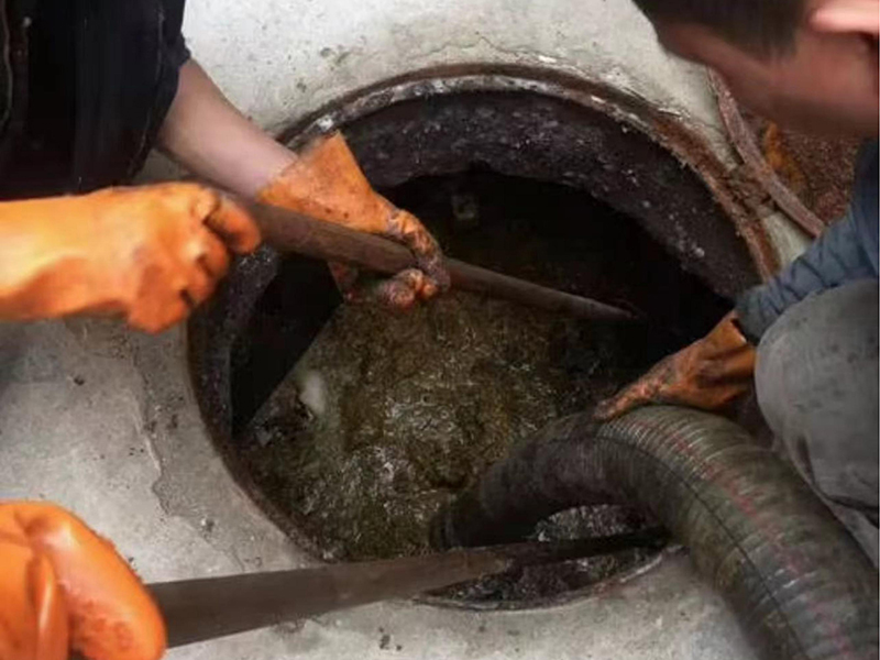 天安乡清理化粪池时如何避免沼气的危害?